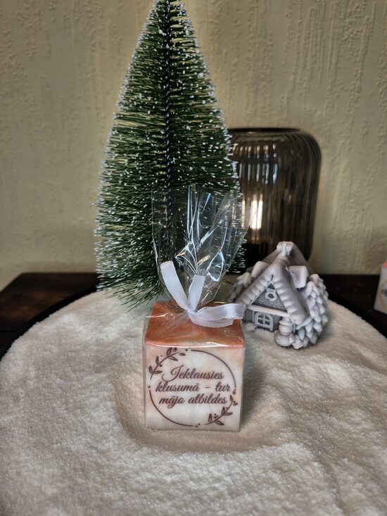 Ieklausies klusumā - svece ar apdruku