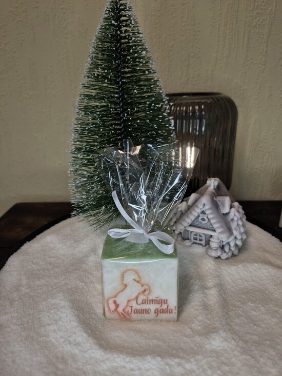 Laimīgu Jauno gadu - aromātiska svece